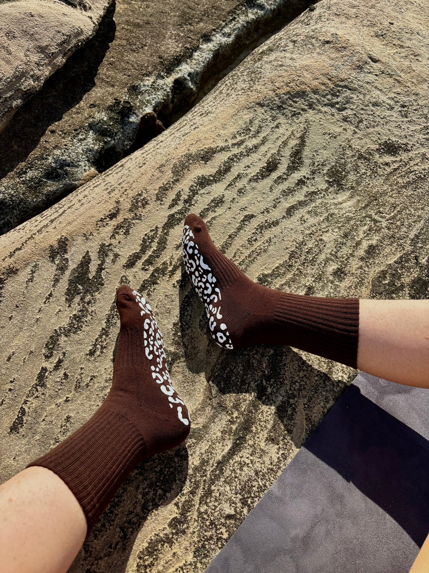 CHOCOLATE BROWN CREW SOCK W/ WHITE LEOPARD - Pilates socks
