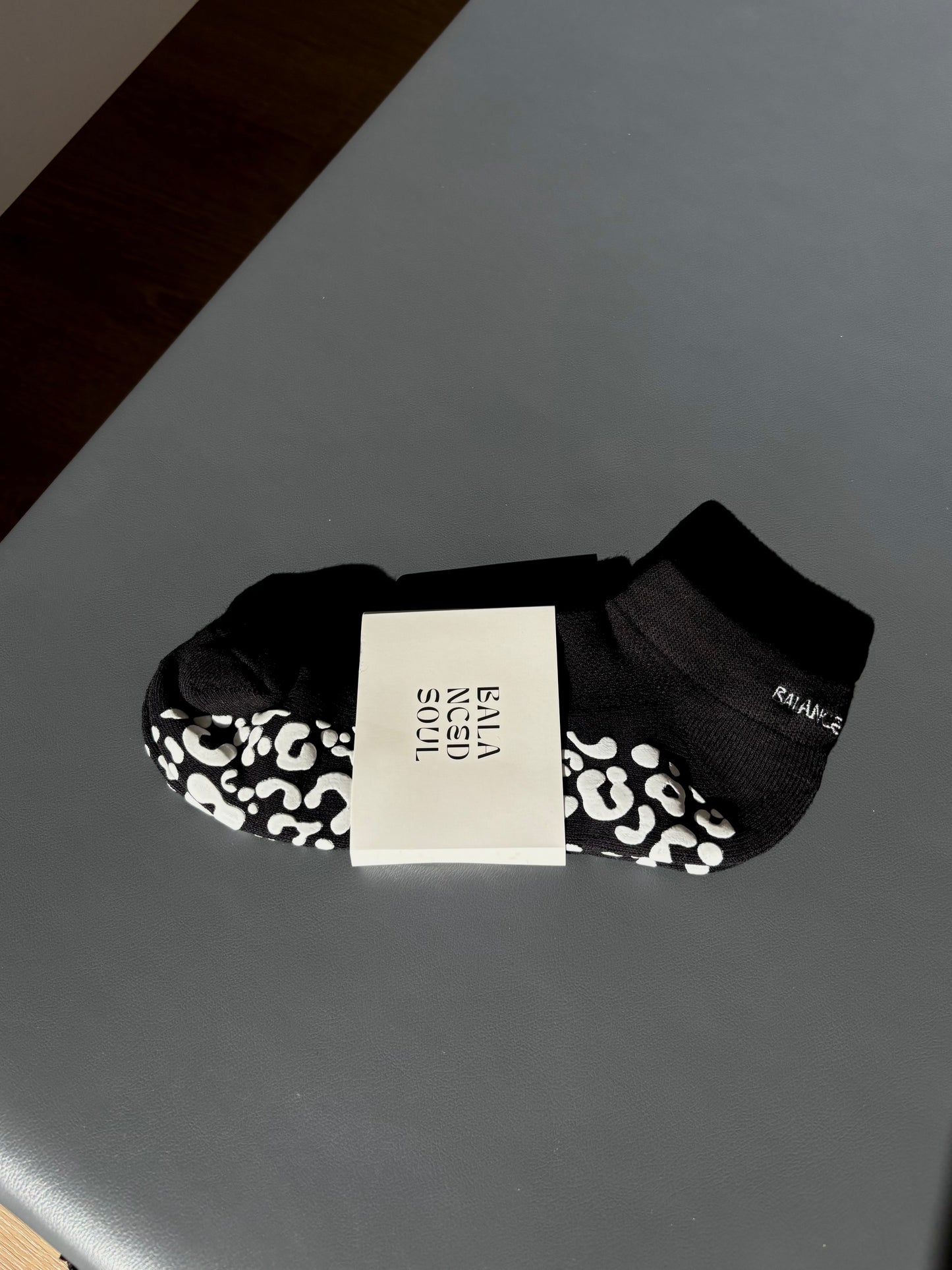 WHITE LEOPARD PRINT ANKLE SOCK