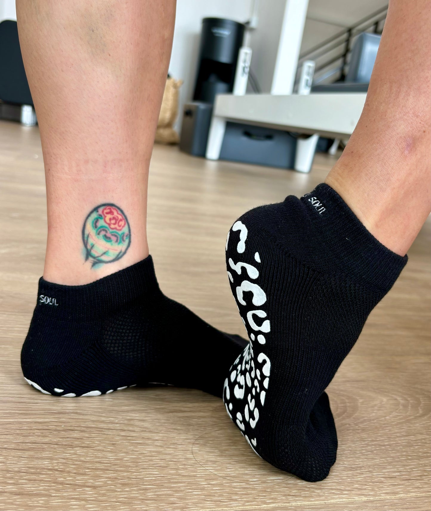 WHITE LEOPARD PRINT ANKLE SOCK