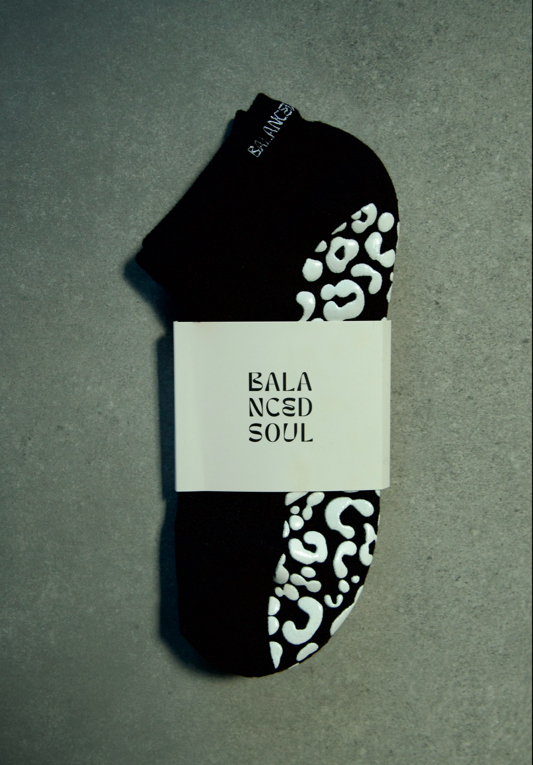 BLACK ANKLE SOCK - WHITE LEOPARD GRIP