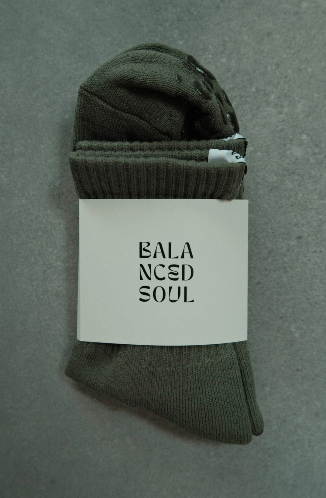 KHAKI CREW SOCK - TRANSLUCENT LEOPARD GRIP