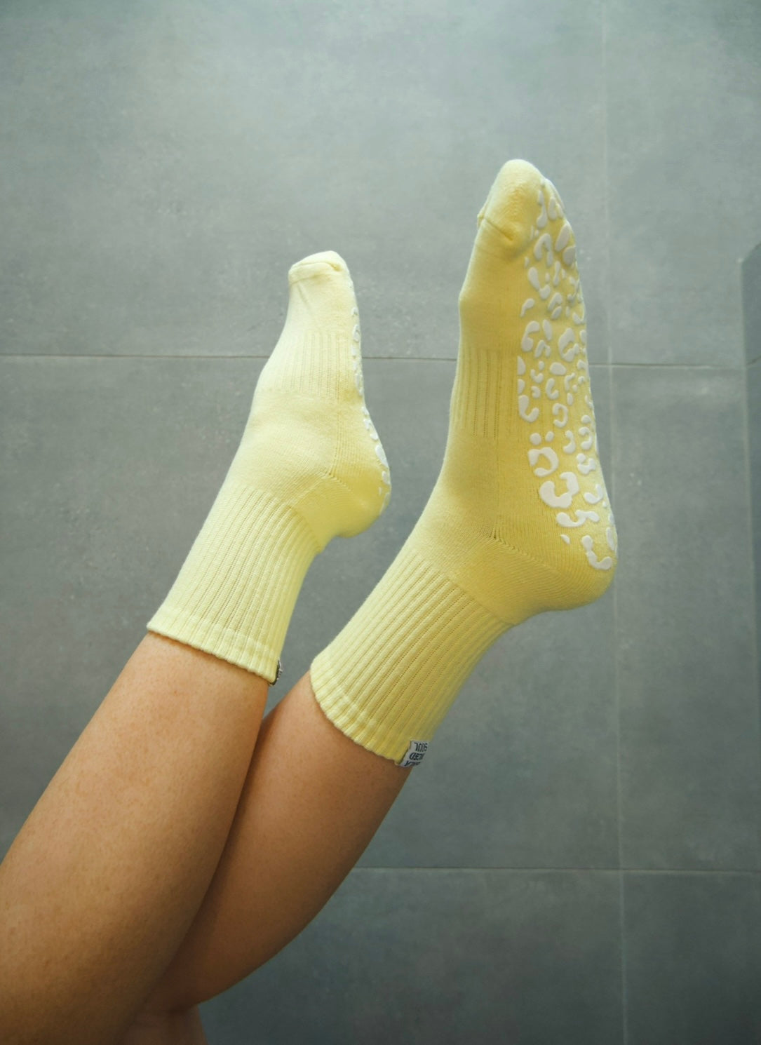 BUTTER YELLOW CREW SOCK - WHITE LEOPARD GRIP