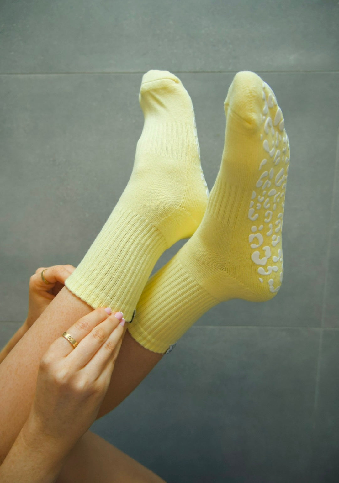 BUTTER YELLOW CREW SOCK - WHITE LEOPARD GRIP