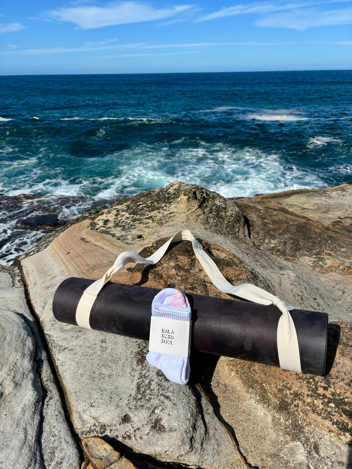 WHITE CREW SOCK W/ PINK LEOPARD GRIP