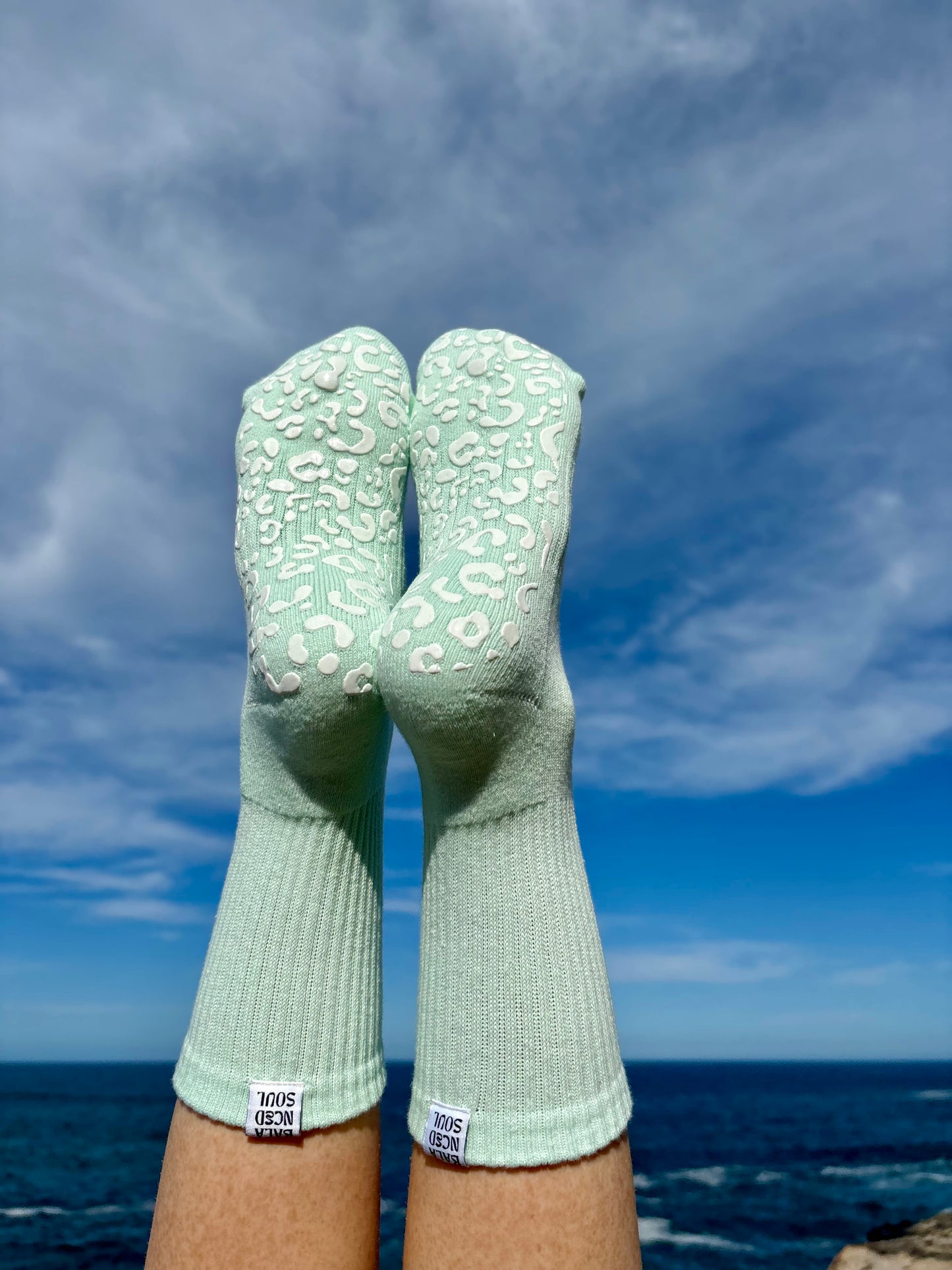 MINT CREW SOCK W/ WHITE LEOPARD - Pilates socks