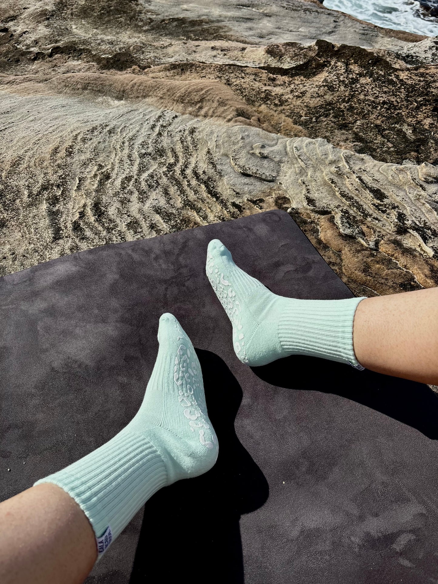 MINT CREW SOCK W/ WHITE LEOPARD - Pilates socks