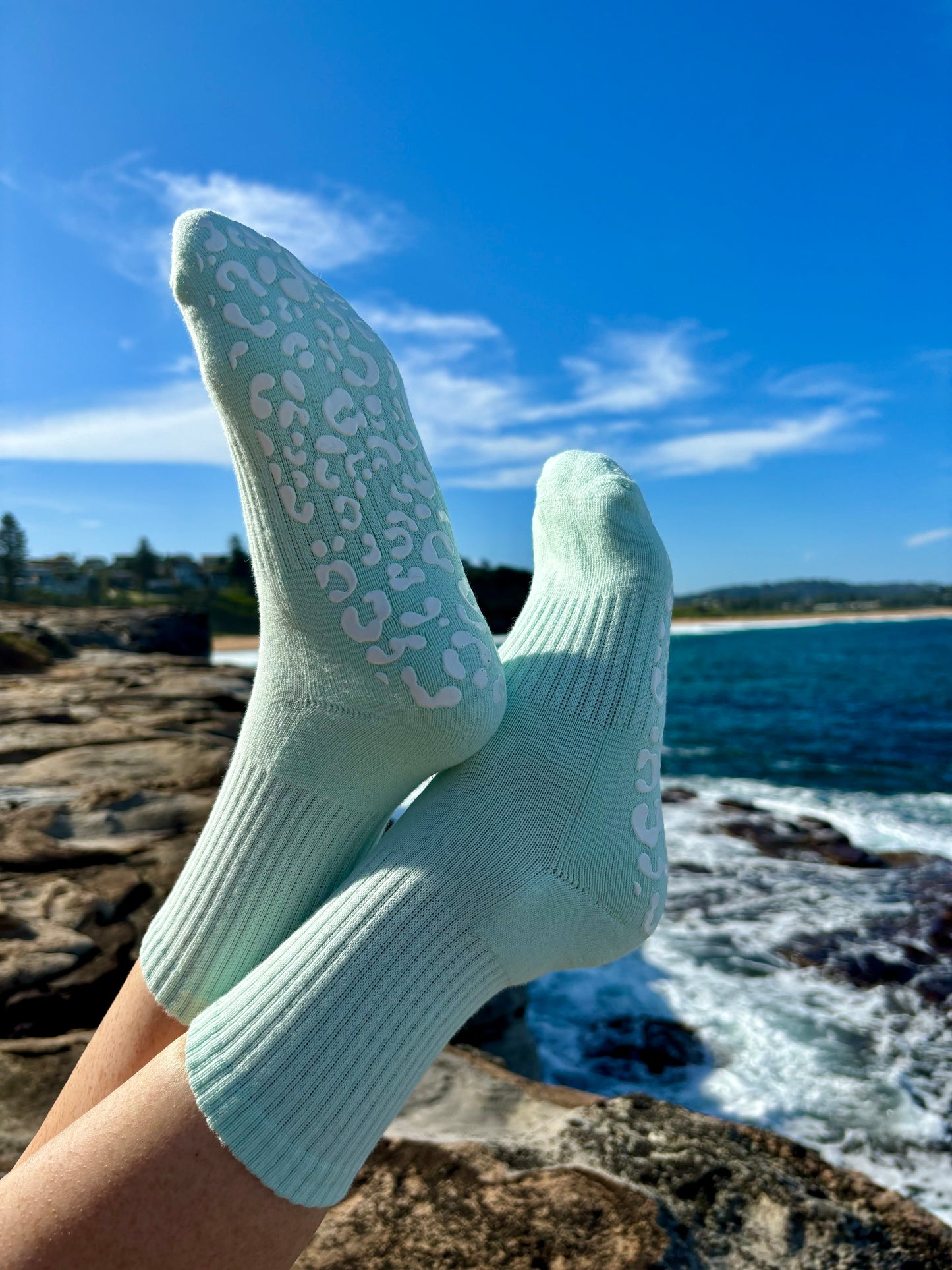 MINT CREW SOCK W/ WHITE LEOPARD - Pilates socks