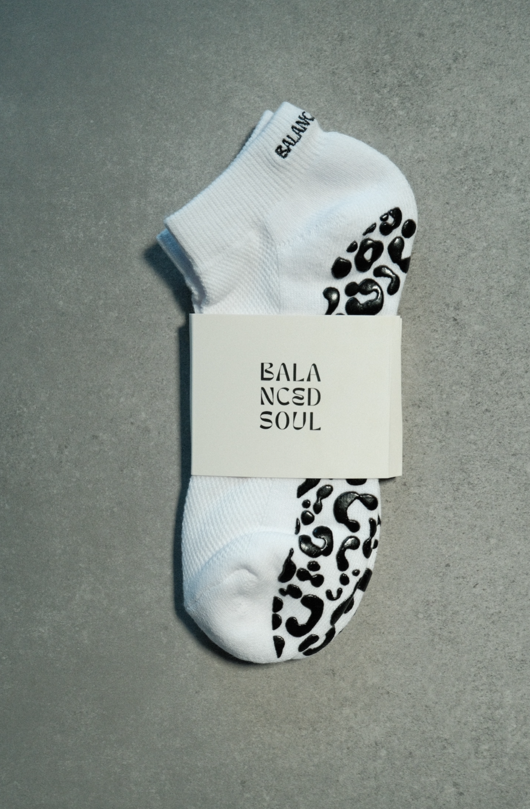 WHITE ANKLE SOCK - BLACK LEOPARD GRIP