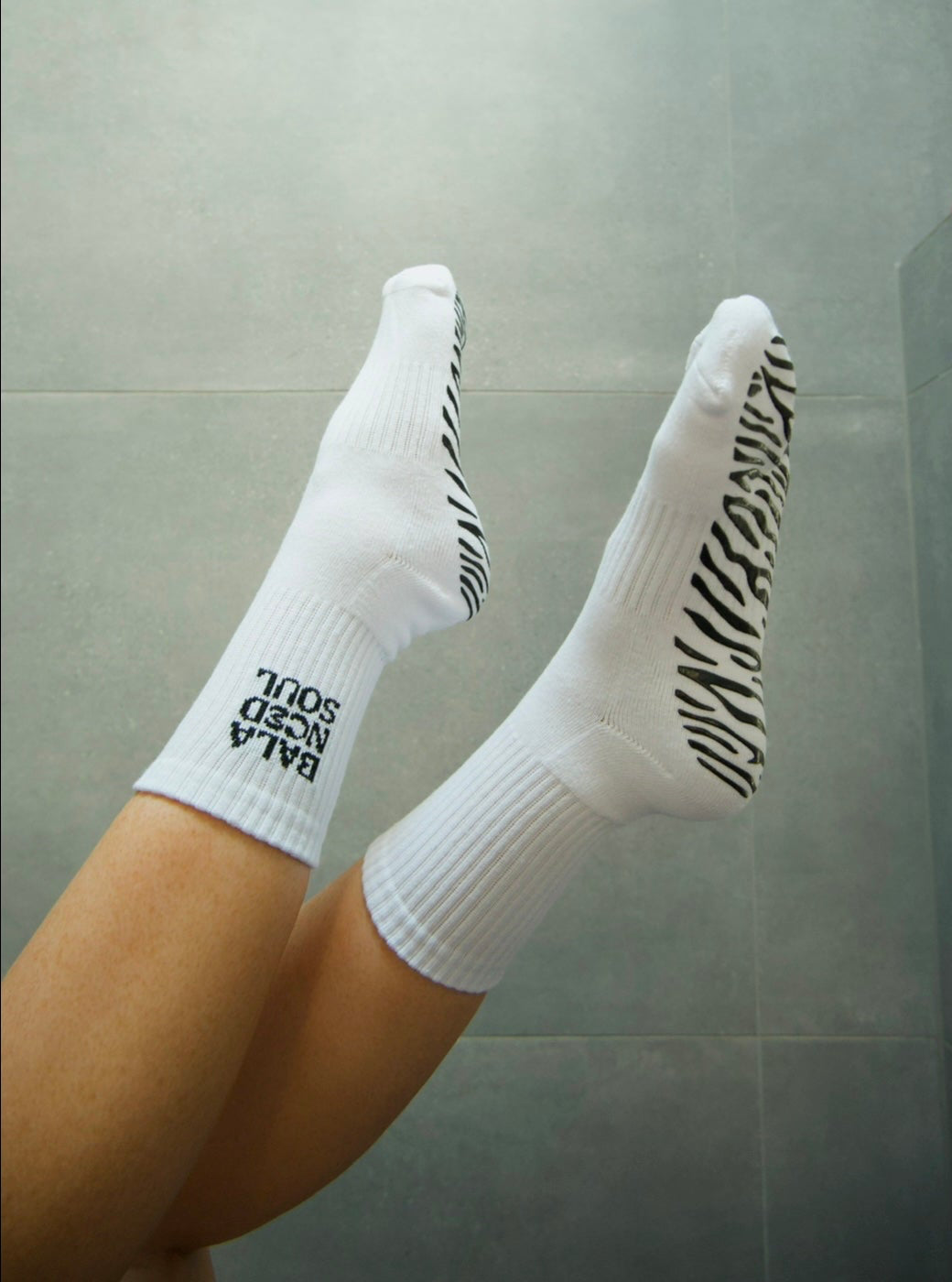 WHITE CREW SOCK - BLACK ZEBRA GRIP