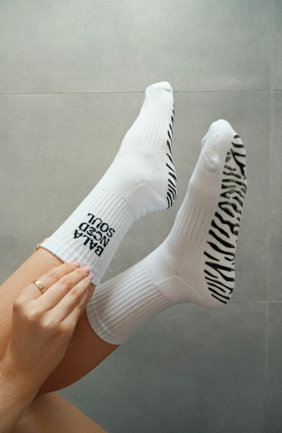 WHITE CREW SOCK - BLACK ZEBRA GRIP
