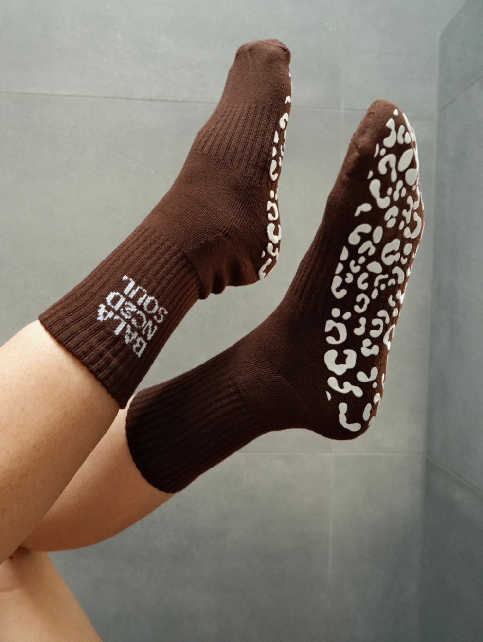 BROWN CREW SOCK - WHITE LEOPARD GRIP