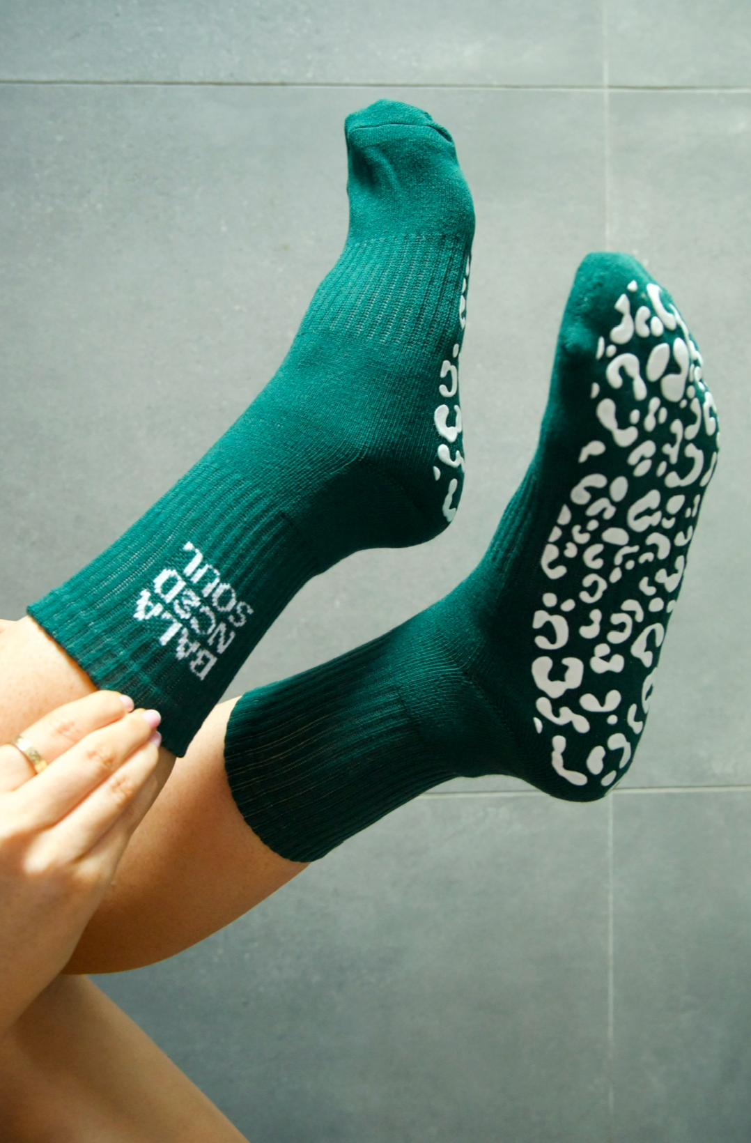GREEN CREW SOCK W/ WHITE LEOPARD GRIP