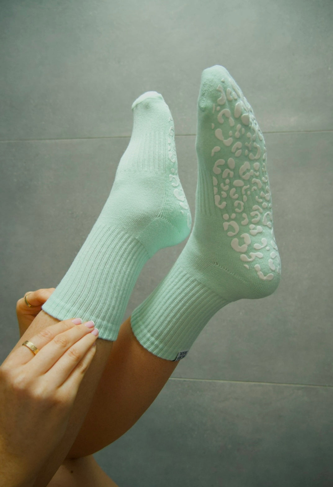 MINT CREW SOCK - WHITE LEOPARD GRIP