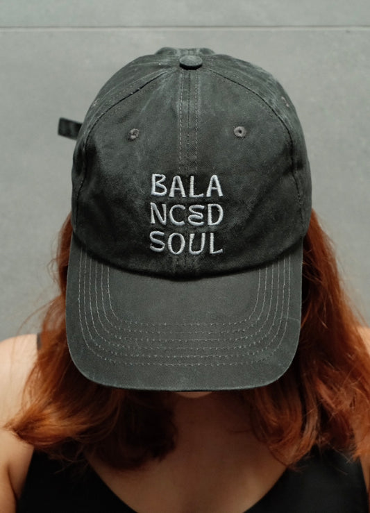 VINTAGE BLACK CAP