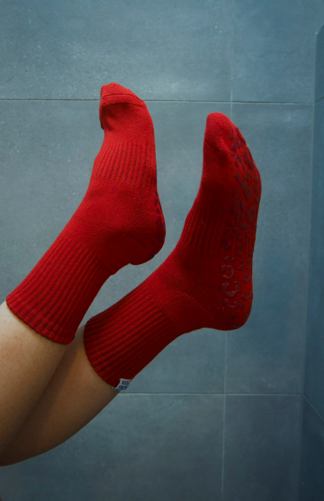 RED CREW SOCK - TRANSLUCENT LEOPARD GRIP