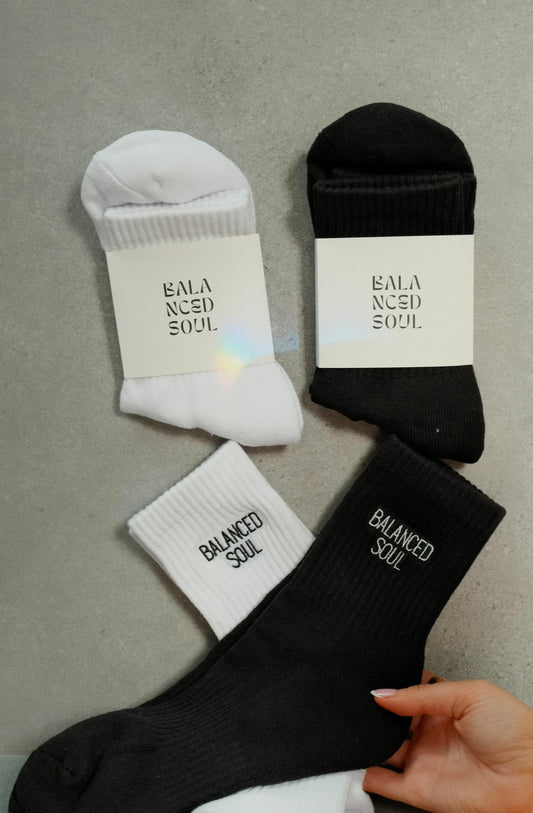 BLACK & WHITE CREW SOCK BUNDLE - NO GRIP
