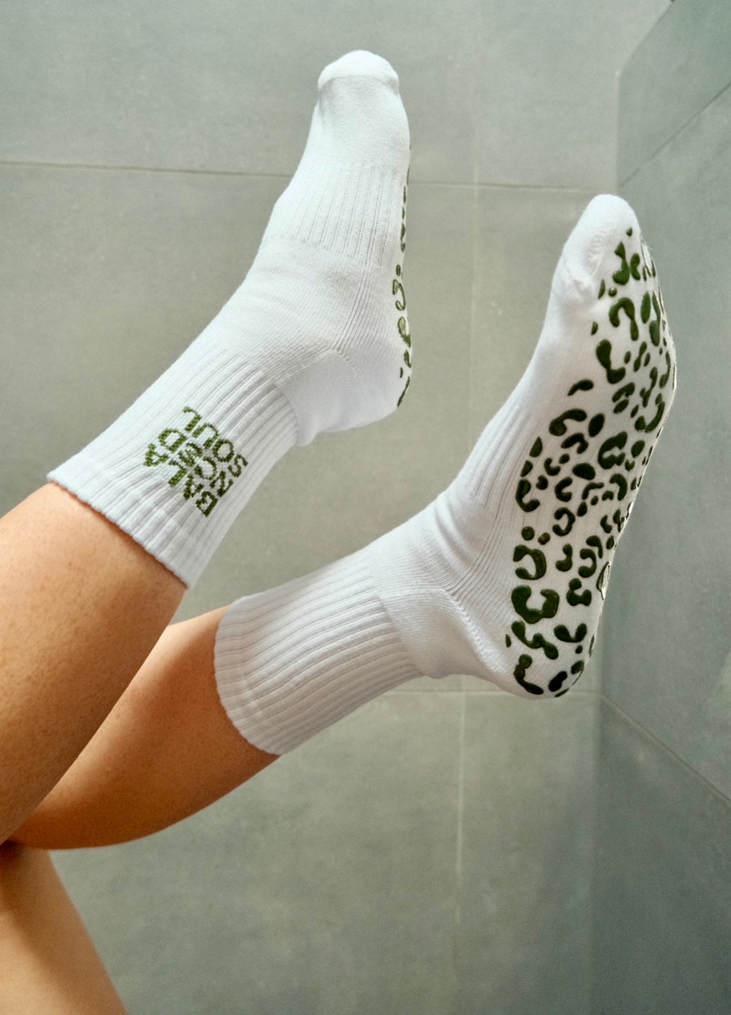 WHITE CREW SOCK - OLIVE LEOPARD GRIP